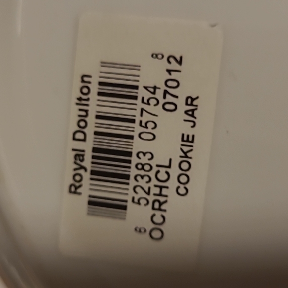 Royal Dalton  ,Old Country rRoses cookie jar new.13 inches to top knob - Picture 6 of 6